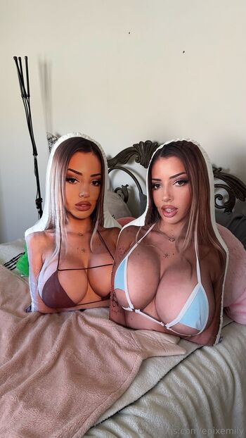 Emily Ros / epixemily nude photo #14