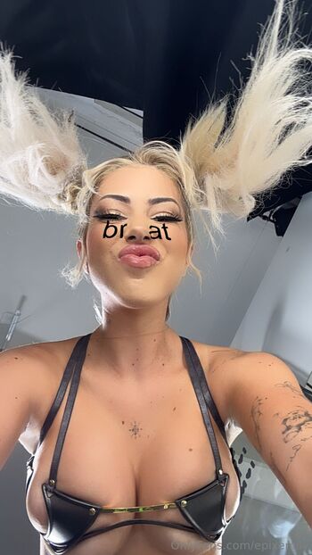 Emily Ros / epixemily nude photo #18