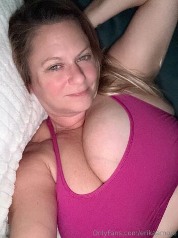 Huge Natural Tits Erika / erikaamore nude photo #3