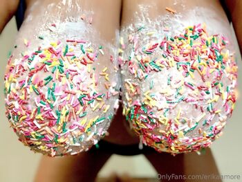 Huge Natural Tits Erika / erikaamore nude photo #10