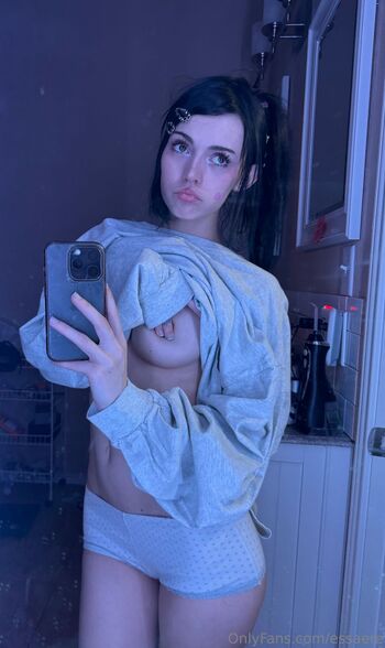 ess / essaere nude photo #6