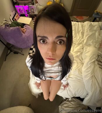 ess / essaere nude photo #18