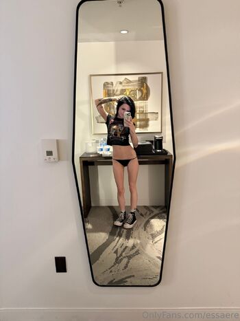 ess / essaere nude photo #35