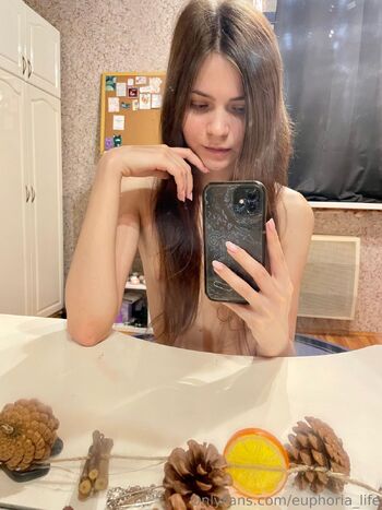 Moll / euphoria_life nude photo #3