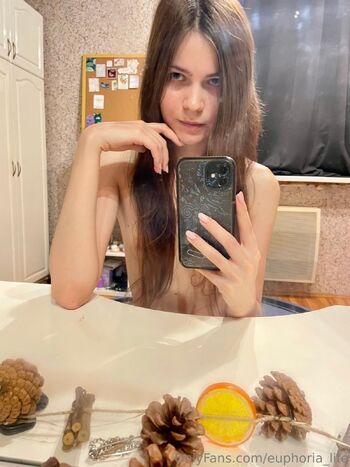 Moll / euphoria_life nude photo #4