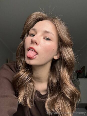 Eva / eva.foxxxy nude photo #2