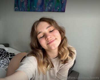 Eva / eva.foxxxy nude photo #3
