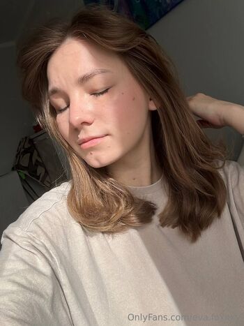 Eva / eva.foxxxy nude photo #4