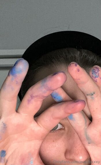 Eva / eva.foxxxy nude photo #9