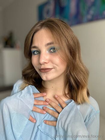 Eva / eva.foxxxy nude photo #16