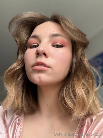 Eva / eva.foxxxy nude photo #19