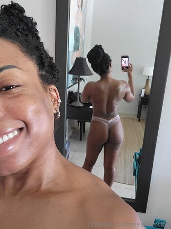 EvaSmith / eva69mtl69 nude photo #12