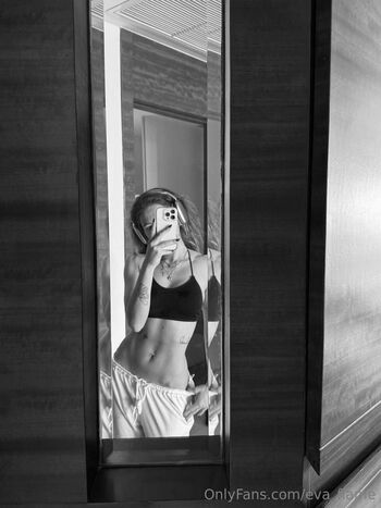 OnlyFans / eva_flame nude photo #6