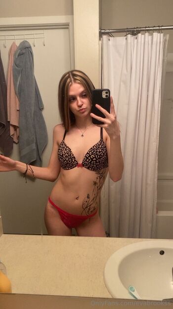 Ev / evabrookss nude photo #5