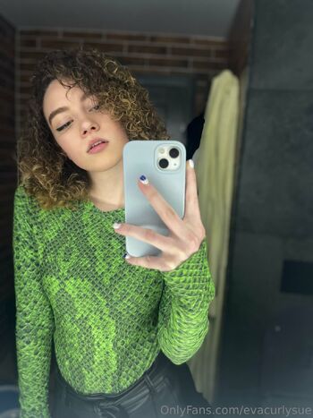 Curly Su / evacurlysue nude photo #2