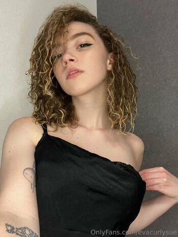 Curly Su / evacurlysue nude photo #4