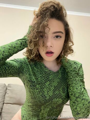 Curly Su / evacurlysue nude photo #10