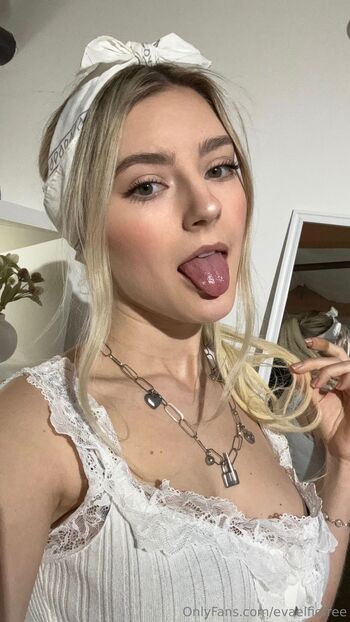 Eva Elfie Ur favorite lovely elf / evaelfiefree nude photo #31