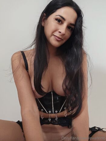 EVANGELINA FERR / evaferro nude photo #1