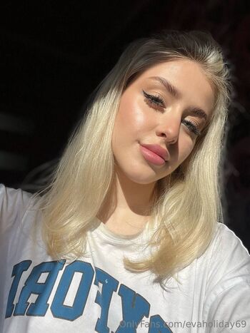 Eva Holiday / evaholiday69 nude photo #1