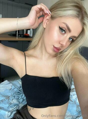 Eva Holiday / evaholiday69 nude photo #14