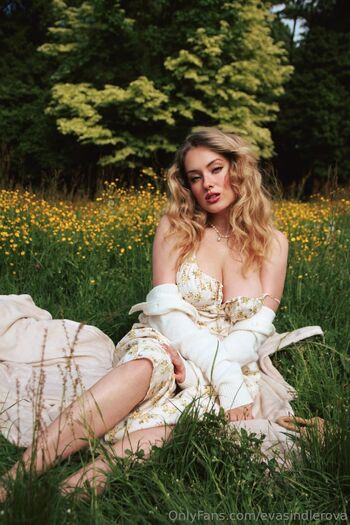 Eva / evasindlerova nude photo #3
