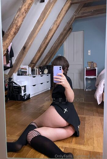 Evermoo / eve_r_moon nude photo #15