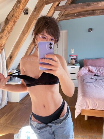 Evermoo / eve_r_moon nude photo #23