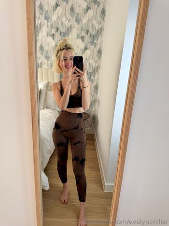 Evely / evelyn.miller nude photo #1