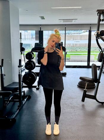 Evely / evelyn.miller nude photo #5