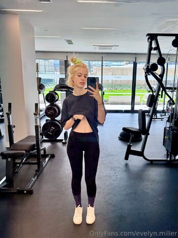 Evely / evelyn.miller nude photo #16