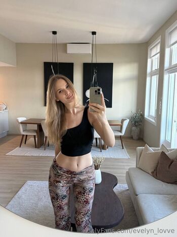 Evelyn / evelyn_lovve nude photo #2
