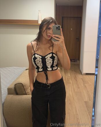 Evelyn / evelyn_lovve nude photo #17