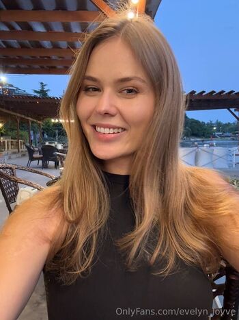 Evelyn / evelyn_lovve nude photo #29