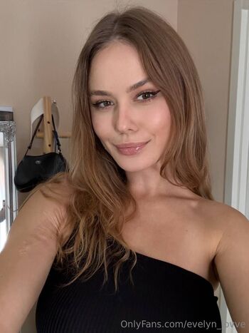 Evelyn / evelyn_lovve nude photo #30