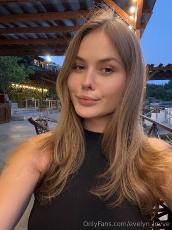 Evelyn / evelyn_lovve nude photo #32