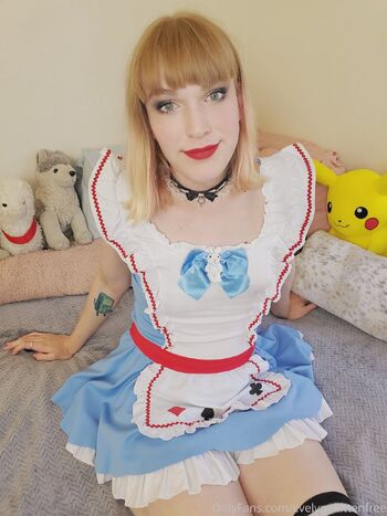 Evelynn Kitten (Free / evelynnkittenfree nude photo #1