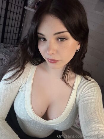 Everly / everlyeira nude photo #14