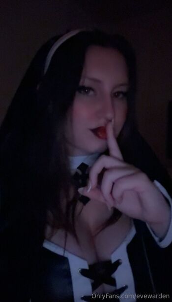 Ev / evewarden nude photo #2