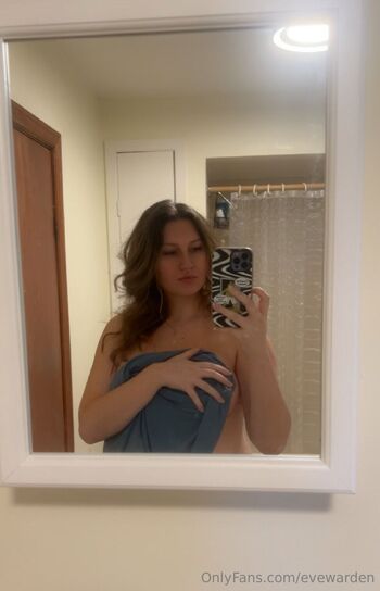 Ev / evewarden nude photo #7