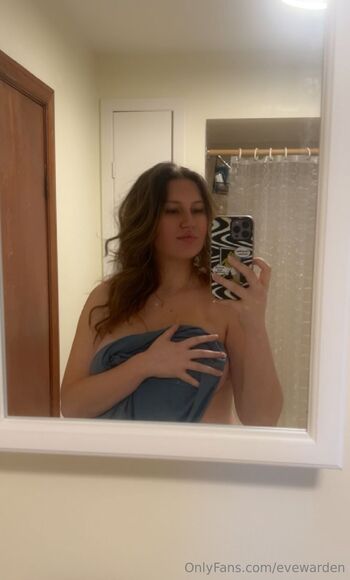 Ev / evewarden nude photo #9