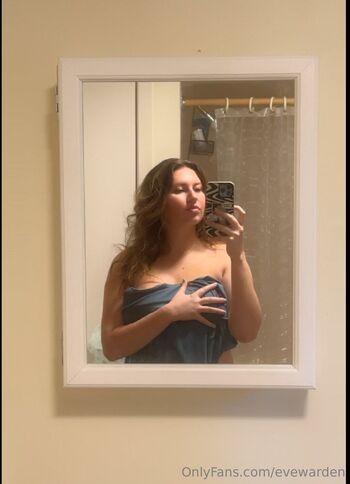 Ev / evewarden nude photo #11