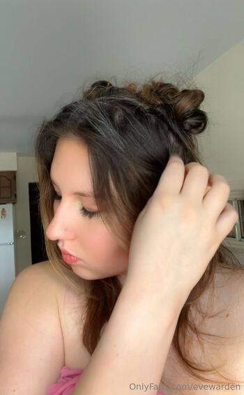 Ev / evewarden nude photo #13