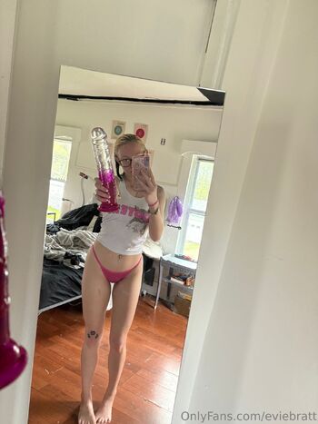 evie / eviebratt nude photo #15