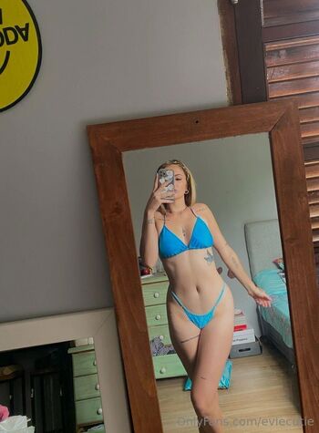 Evie / eviecutie nude photo #4