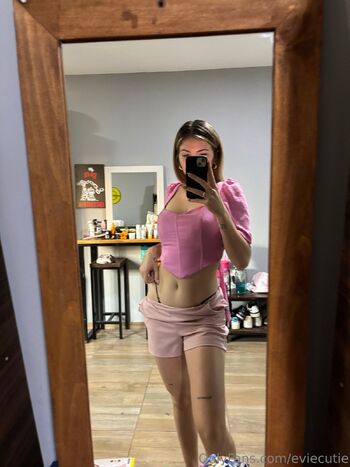 Evie / eviecutie nude photo #16