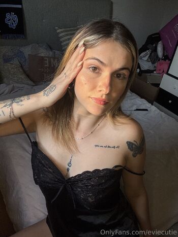 Evie / eviecutie nude photo #20