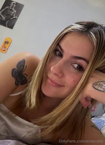 Evie / eviecutie nude photo #24