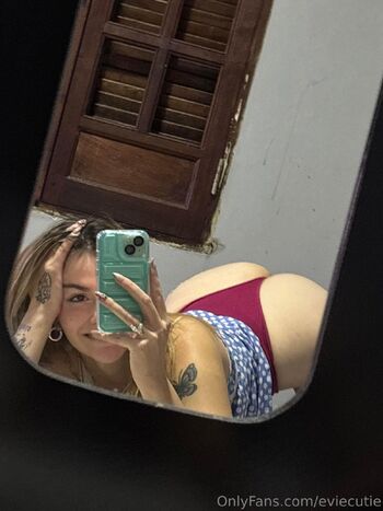 Evie / eviecutie nude photo #34