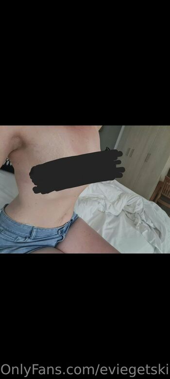 Evie Hawthorn / eviegetskinky nude photo #5